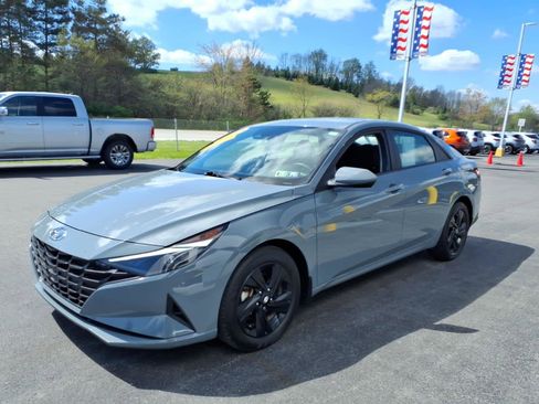 Used 2023 Hyundai Elantra SEL image 4