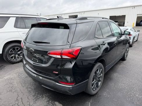 Used 2023 Chevrolet Equinox RS FWD image 3