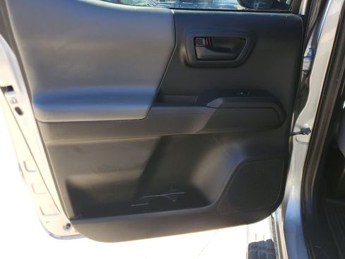 Used 2019 Toyota Tacoma SR w/ SR Convenience Package image 11