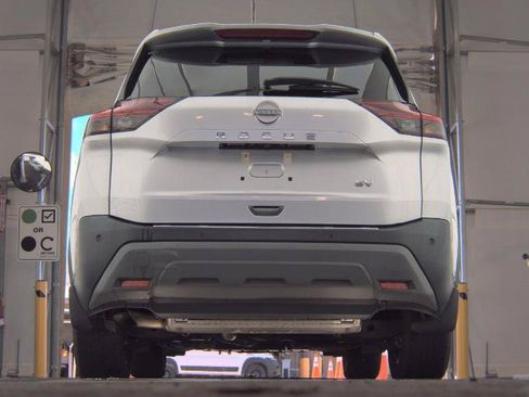 Used 2023 Nissan Rogue SV w/ SV Premium B Package FWD image 4