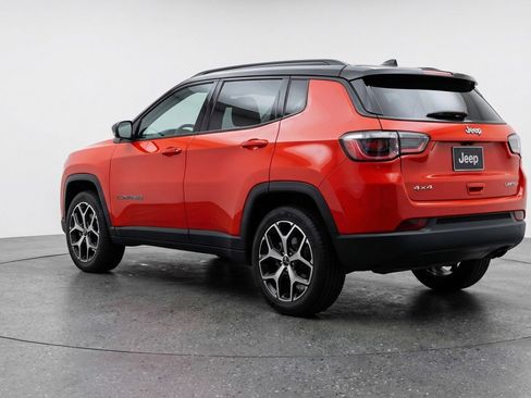 Used 2025 Jeep Compass Limited image 6