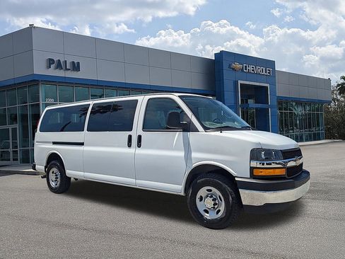Certified 2024 Chevrolet Express 3500 LT w/ LT Preferred Equipment Group RWD image 4