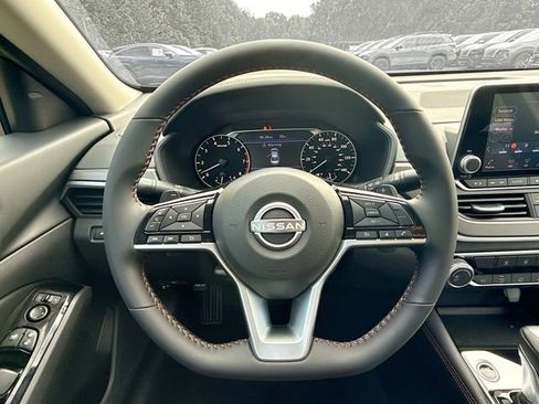 New 2025 Nissan Altima 2.5 SR image 7