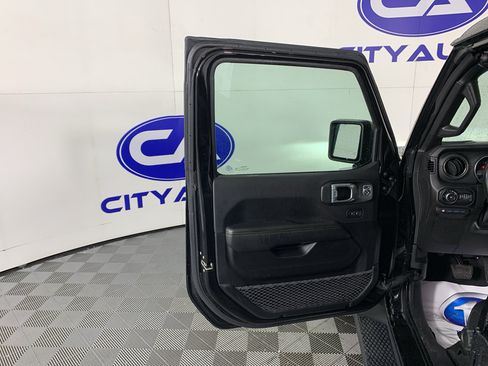 Used 2021 Jeep Wrangler Unlimited Sahara AWD/4WD image 13