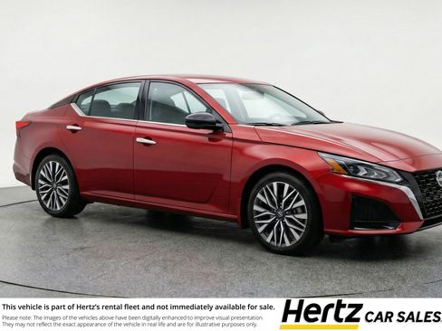 Used 2025 Nissan Altima 2.5 SV image 1