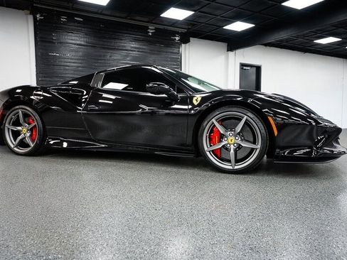 Used 2021 Ferrari F8 Tributo image 18