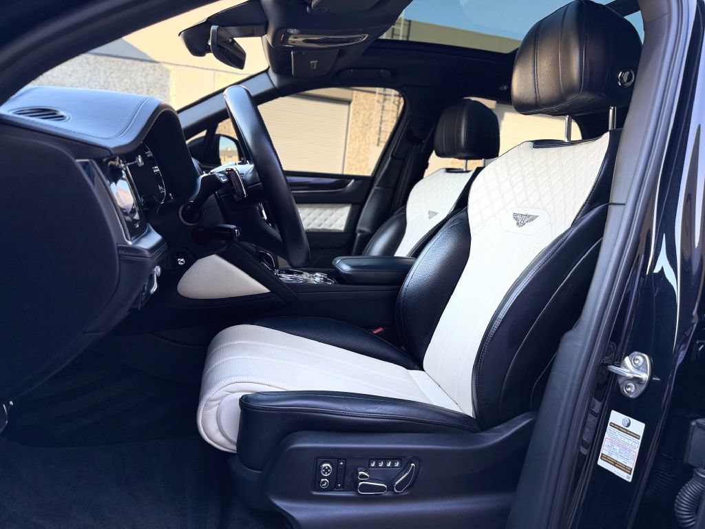 Used 2021 Bentley Bentayga AWD/4WD image 11