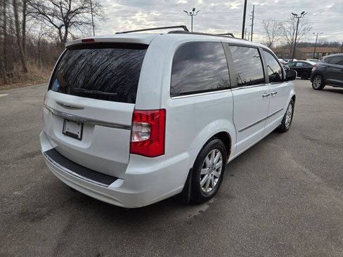 Used 2014 Chrysler Town & Country Touring w/ Driver Convenience Group FWD image 6