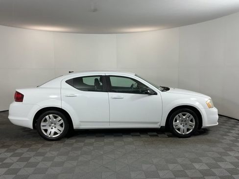 Used 2014 Dodge Avenger SE image 4