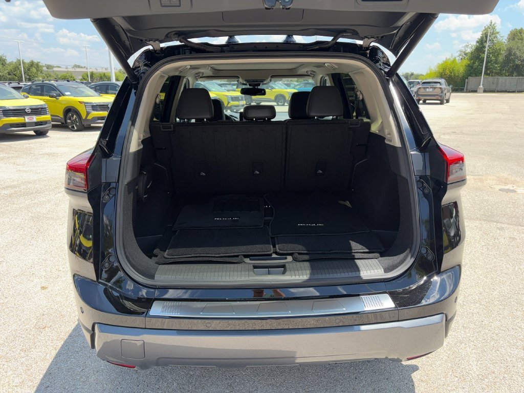 Certified 2025 Nissan Rogue SL w/ Tech Package AWD/4WD image 28