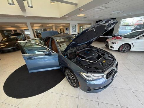 Used 2023 BMW 530e w/ Premium Package image 33