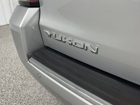 Used 2017 GMC Yukon Denali image 6