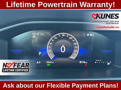 Used 2025 Volkswagen Jetta SE w/ Sunroof Package FWD image 15