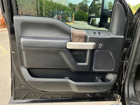 Certified 2019 Ford F250 Lariat w/ Chrome Package image 26