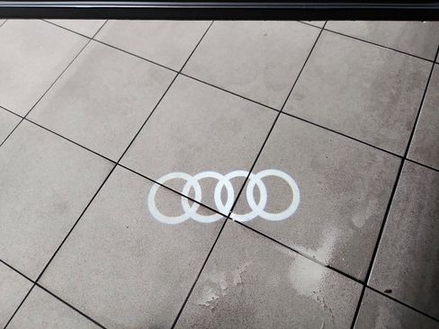 Used 2023 Audi Q5 2.0T Premium w/ Convenience Package image 14