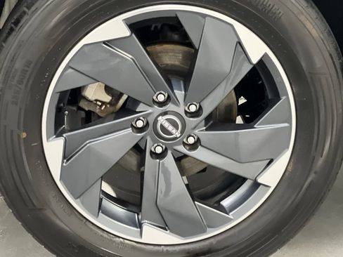 Used 2025 Nissan Rogue SV AWD/4WD image 71