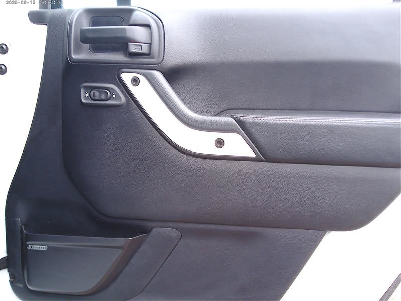 Used 2015 Jeep Wrangler Unlimited Sahara AWD/4WD image 16
