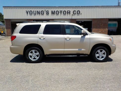 Used 2016 Toyota Sequoia SR5 w/ Premium Package RWD image 6