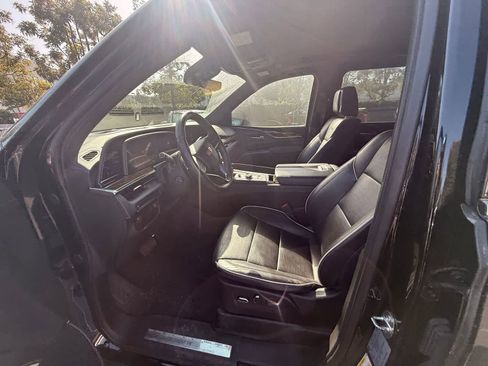 Used 2023 Cadillac Escalade ESV Premium Luxury image 7