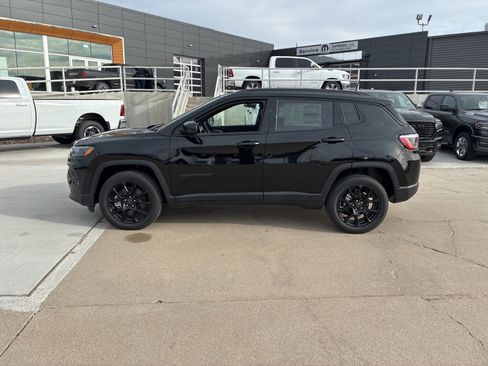 New 2026 Jeep Compass Latitude image 2