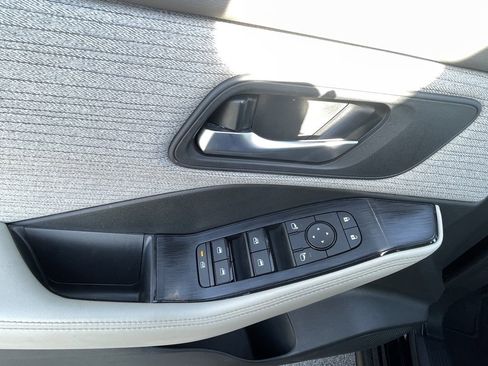 Used 2023 Nissan Rogue SV image 11