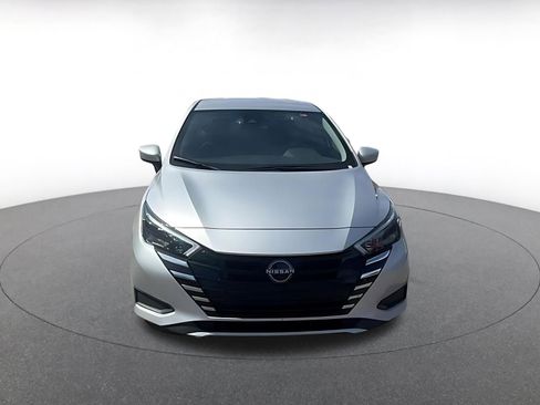 Used 2025 Nissan Versa SV image 4