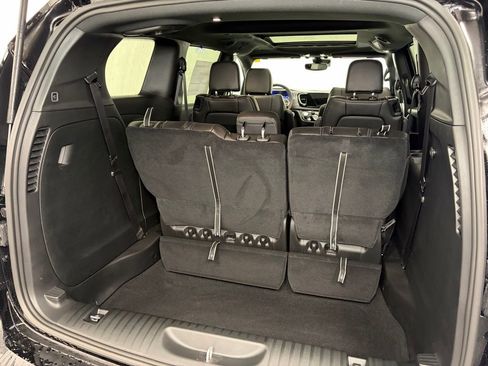 New 2026 Chrysler Pacifica Select image 8