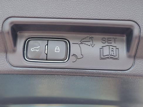 Certified 2022 Ford Explorer XLT w/ Equipment Group 202A image 32