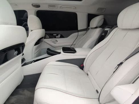 Used 2023 Mercedes-Benz Maybach GLS 600 4MATIC image 18