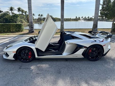 Used 2020 Lamborghini Aventador SVJ image 15