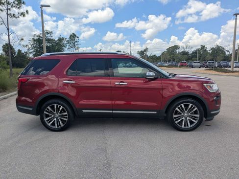 Used 2018 Ford Explorer Platinum AWD/4WD image 3