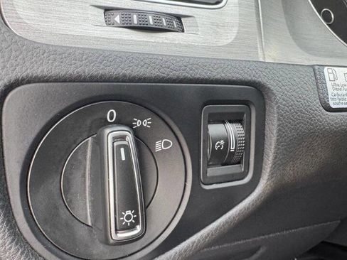 Used 2015 Volkswagen Golf TDI S image 15