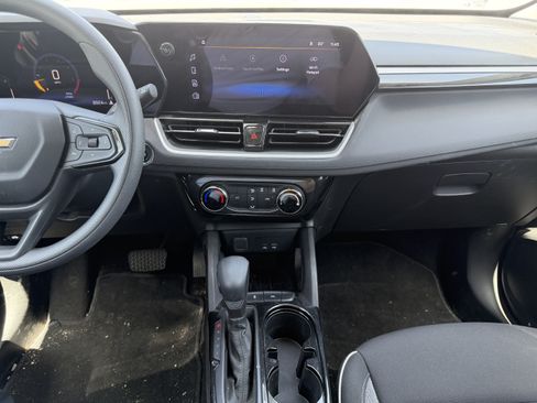 Used 2025 Chevrolet TrailBlazer LT w/ Driver Confidence Package FWD image 18