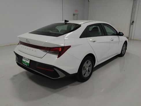 Used 2025 Hyundai Elantra SE FWD image 9