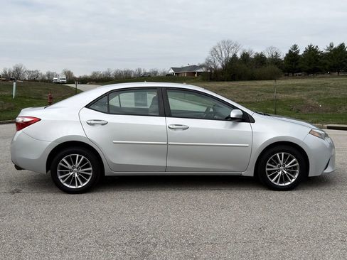 Used 2014 Toyota Corolla LE image 32