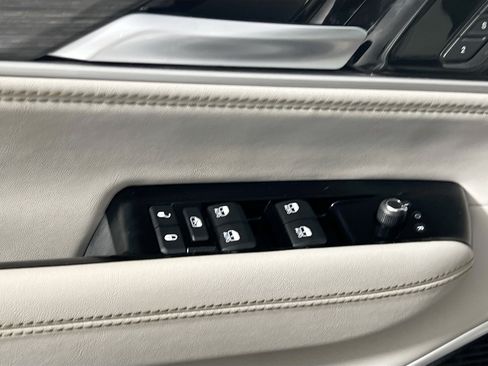 Used 2024 Jeep Wagoneer Series II w/ Flexible Seating Group RWD image 17