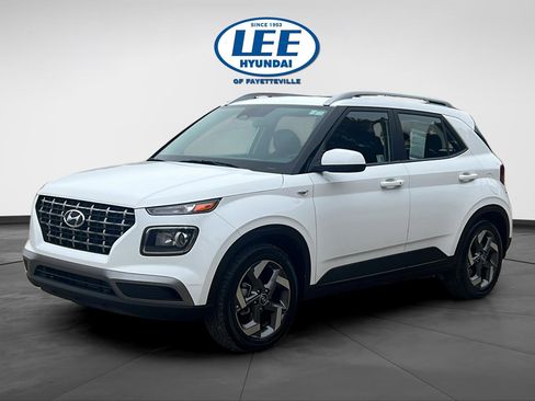 Certified 2025 Hyundai Venue SEL image 8