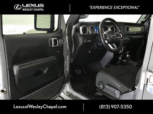 Used 2020 Jeep Wrangler Unlimited Sahara image 17