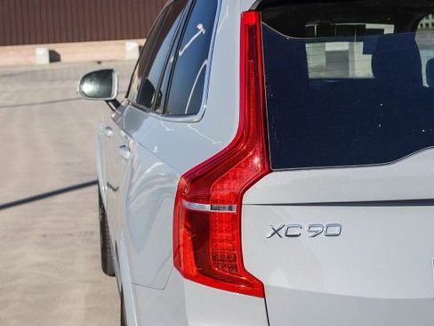 Used 2025 Volvo XC90 T8 Plus w/ Protection Package Premier AWD/4WD image 8
