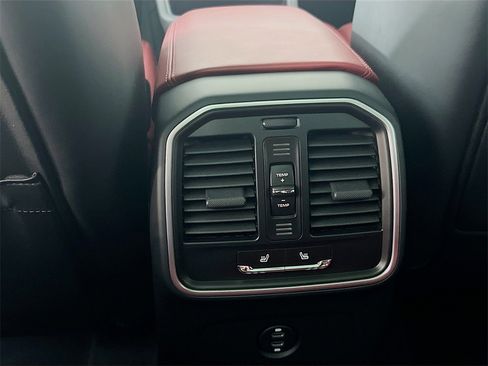 New 2026 Porsche Macan image 27