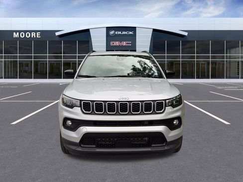 Used 2025 Jeep Compass Latitude AWD/4WD image 5