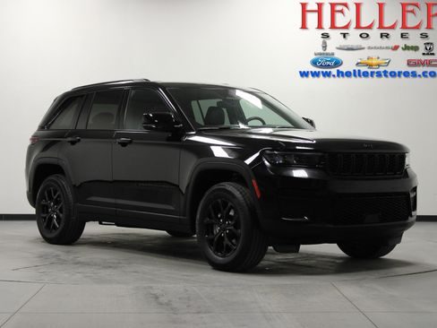 Used 2024 Jeep Grand Cherokee Altitude image 1