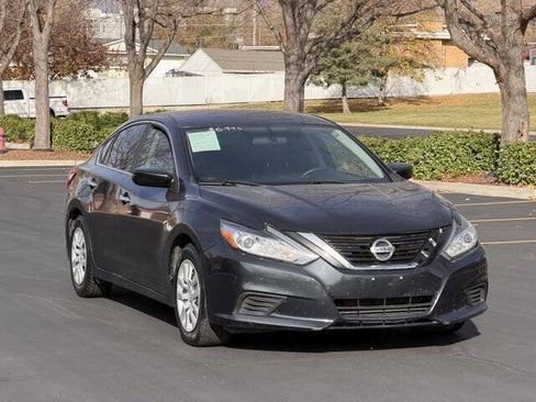 Used 2018 Nissan Altima 2.5 S w/ S Convenience Package image 2