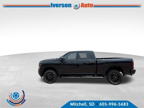 Used 2025 RAM 2500 Big Horn AWD/4WD image 1