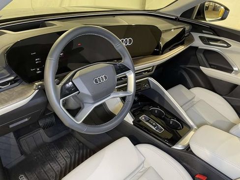 Used 2025 Audi Q5 Premium Plus AWD/4WD image 4