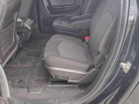 Used 2017 Chevrolet Traverse LT w/ Style and Technology Package image 6