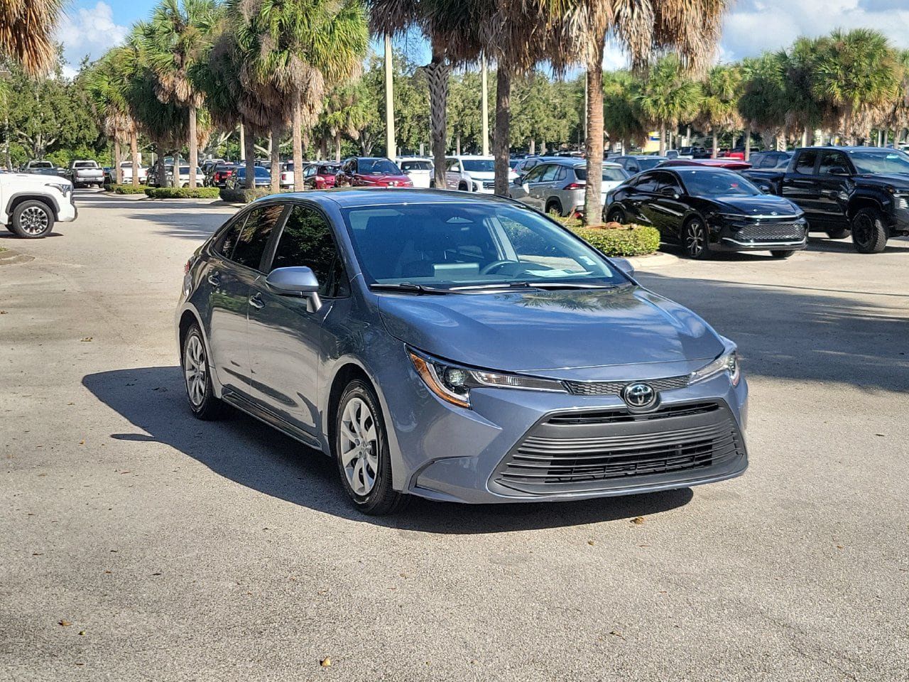 Used 2023 Toyota Corolla LE FWD image 2