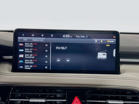 Used 2025 Genesis G70 2.5T image 21