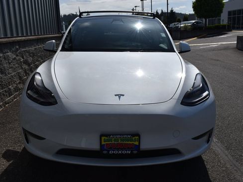 Used 2023 Tesla Model Y Long Range AWD/4WD image 2