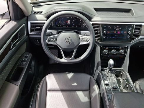 Certified 2023 Volkswagen Atlas SE w/ Panoramic Sunroof Package AWD/4WD image 14